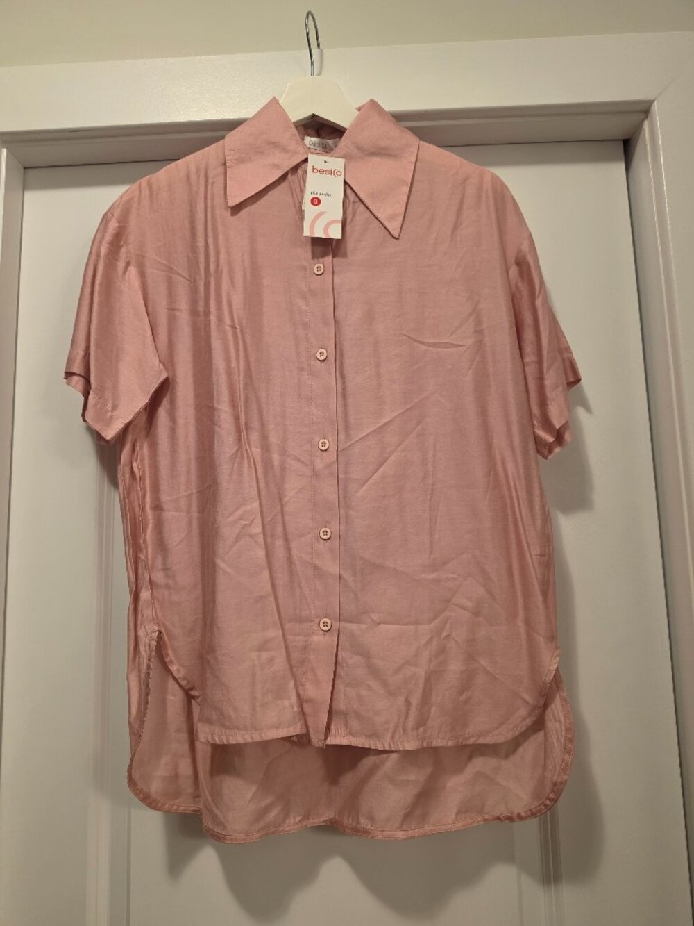NWT Besico Pink Short Sleeve High-Low Button Down Blouse Top - Size Small